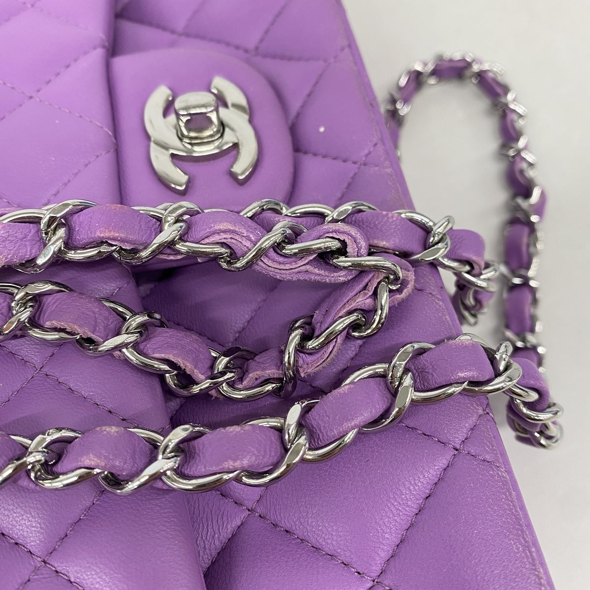 【6ie6702】シャネル ショルダーバッグ マトラッセ Wフラップ Wチェーン ラムスキン パープル シルバー金具【中古】レディース