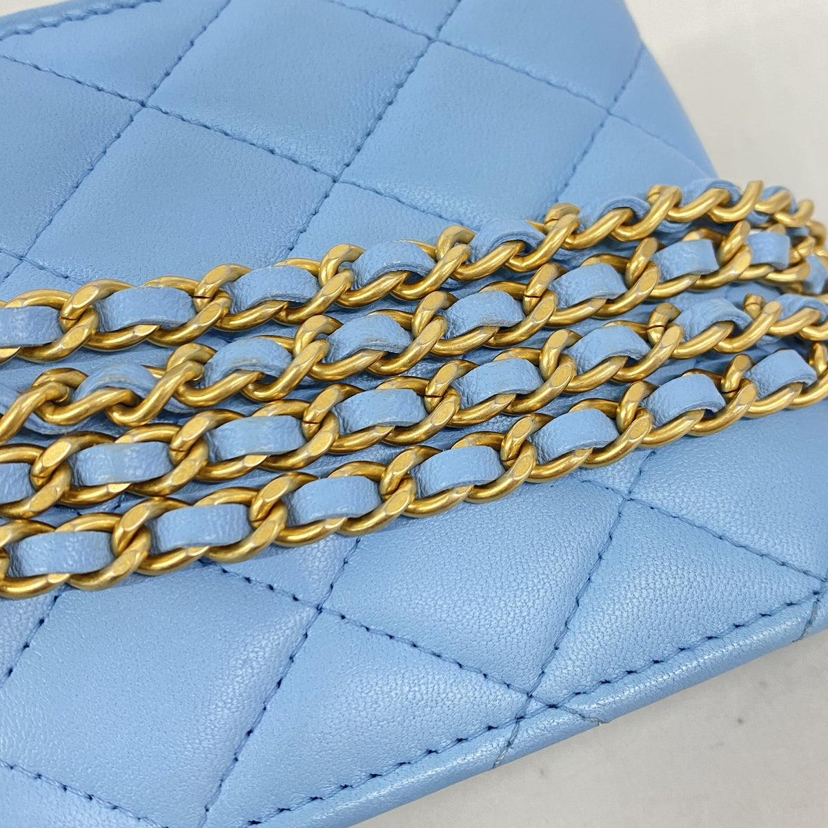 【6ie6703】シャネル ショルダーバッグ マトラッセ チェーンショルダー ラムスキン スカイブルー シャンパンゴールド金具【中古】レディース