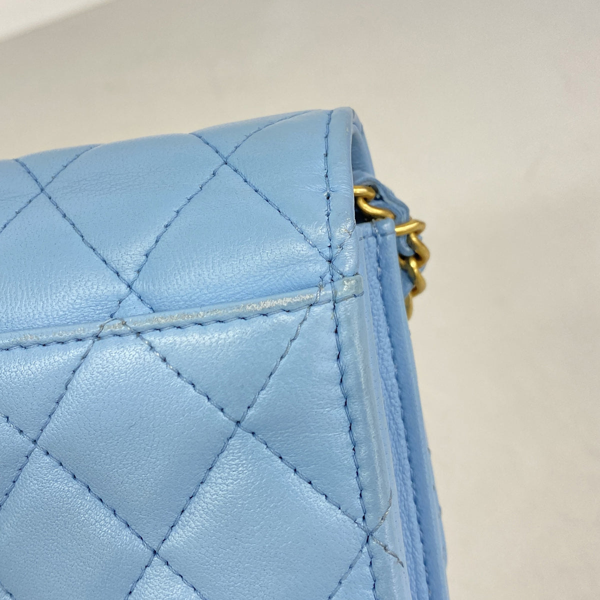 【6ie6703】シャネル ショルダーバッグ マトラッセ チェーンショルダー ラムスキン スカイブルー シャンパンゴールド金具【中古】レディース