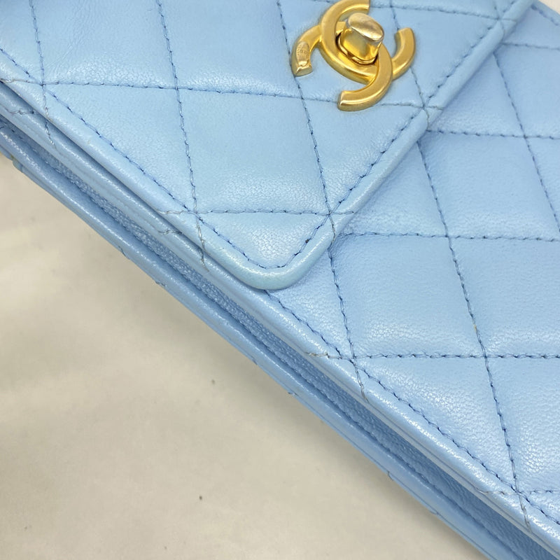 【6ie6703】シャネル ショルダーバッグ マトラッセ チェーンショルダー ラムスキン スカイブルー シャンパンゴールド金具【中古】レディース