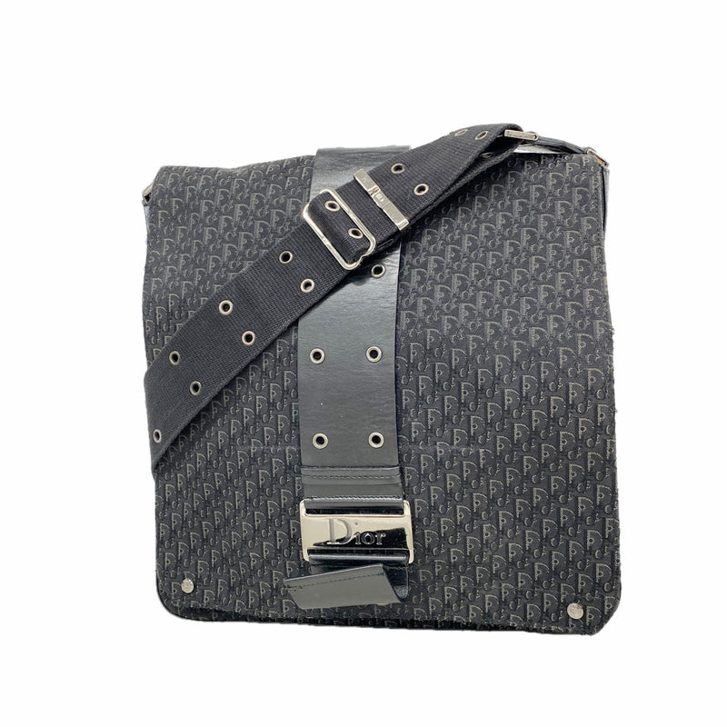 【6ie6739】クリスチャンディオール ショルダーバッグ トロッター ナイロンキャンバス ブラック シルバー金具【中古】レディース