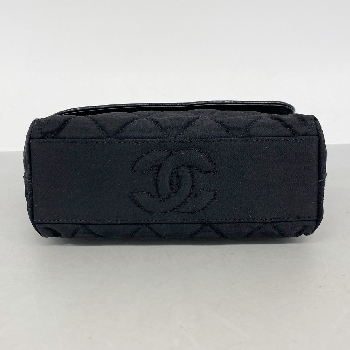 【6ie6755】シャネル ショルダーバッグ マトラッセ チェーンショルダー ナイロン ブラック ゴールド金具【中古】レディース