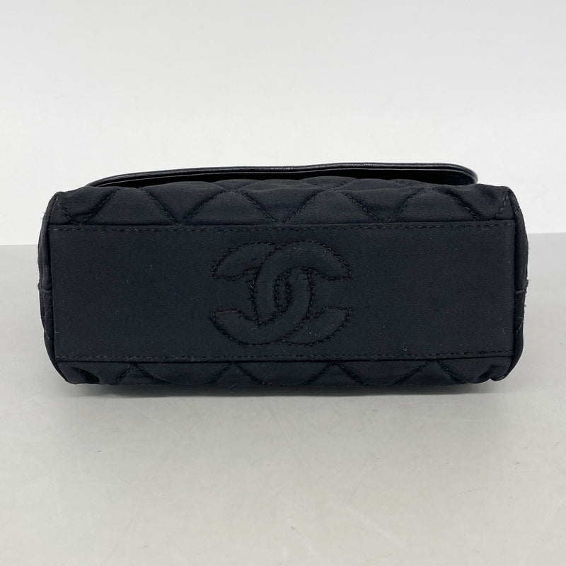 【6ie6755】シャネル ショルダーバッグ マトラッセ チェーンショルダー ナイロン ブラック ゴールド金具【中古】レディース