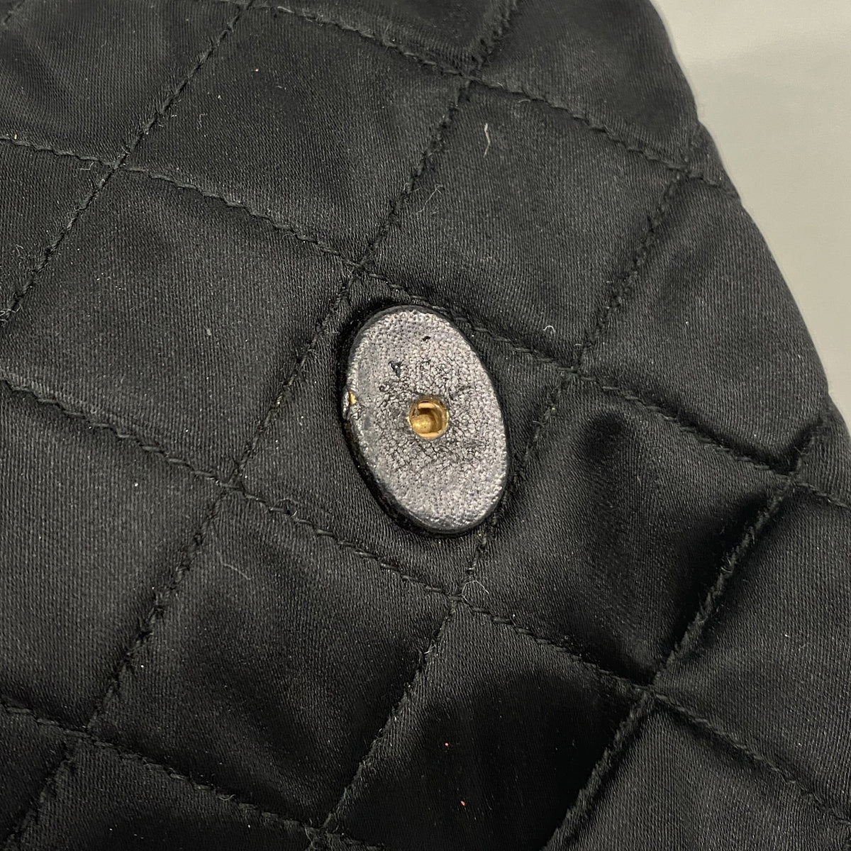 【6ie6755】シャネル ショルダーバッグ マトラッセ チェーンショルダー ナイロン ブラック ゴールド金具【中古】レディース