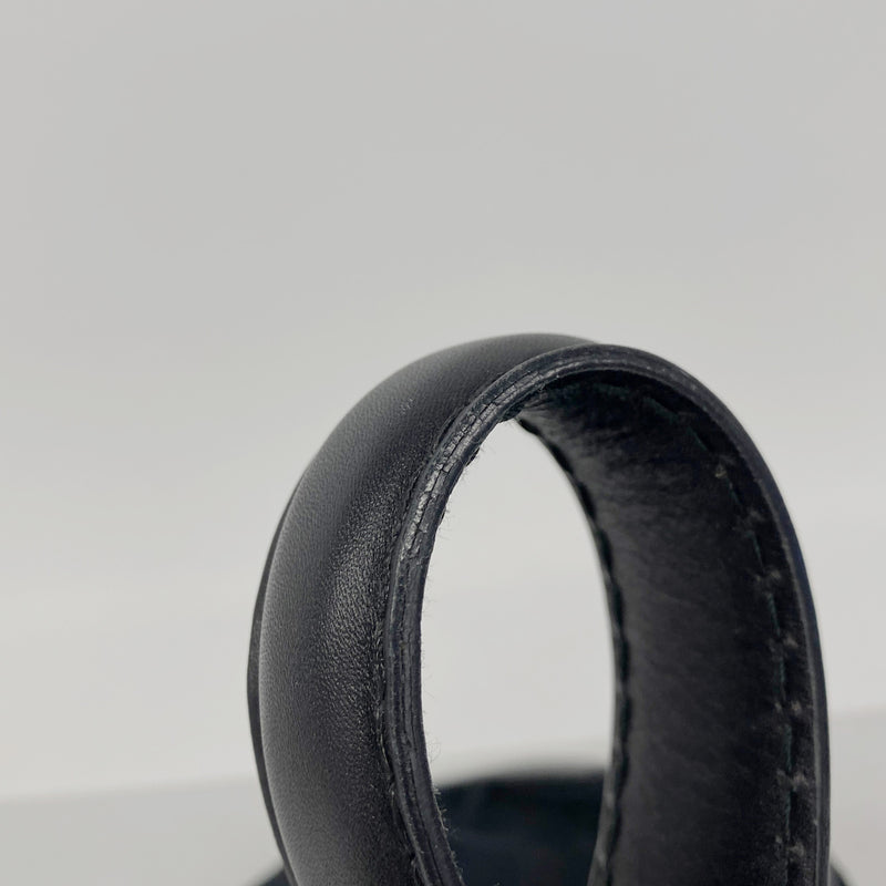 【6ie6757】グッチ ショルダーバッグ GGキャンバス 189885 キャンバス ブラック シャンパンゴールド金具【中古】レディース