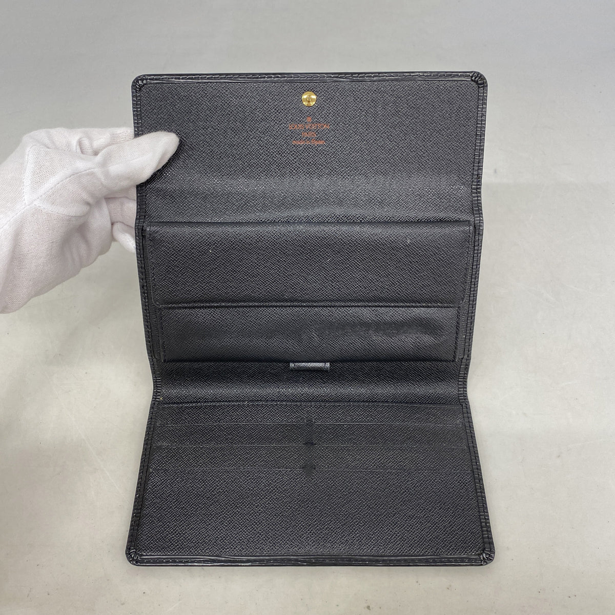 【6ie6766】ルイヴィトン 三つ折り長財布 エピ ポルトトレゾールインターナショナル M63382 ノワール【中古】レディース