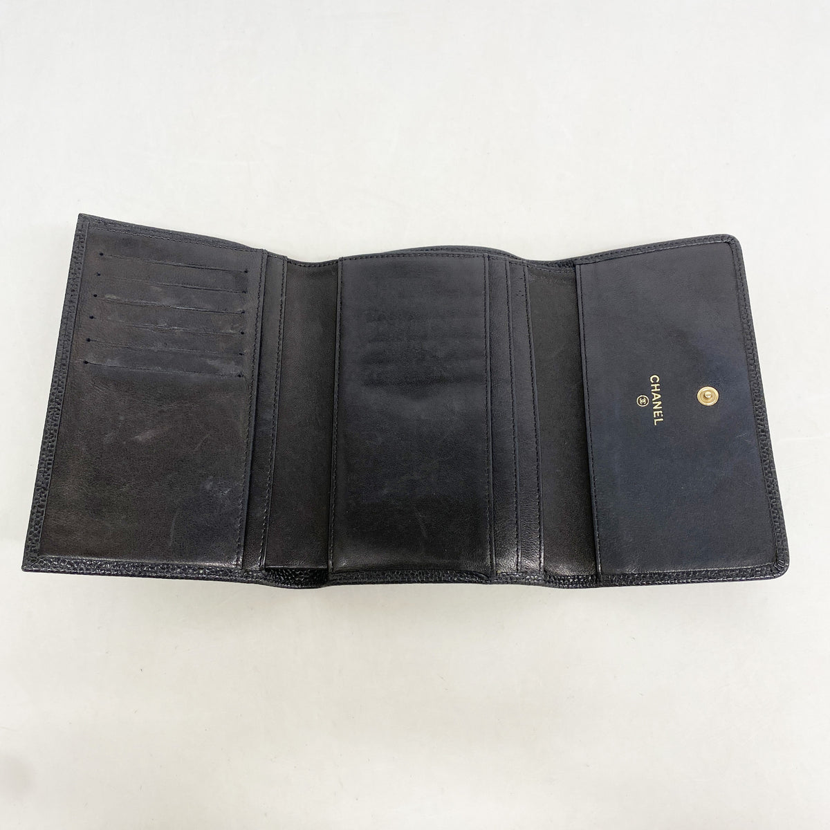 【6ie6830】シャネル 三つ折り財布 キャビアスキン ブラック シャンパンゴールド金具【中古】レディース