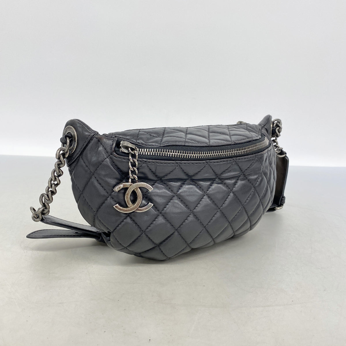 【6ie6834】シャネル ウエストバッグ マトラッセ ラムスキン ブラック シルバー金具【中古】レディース
