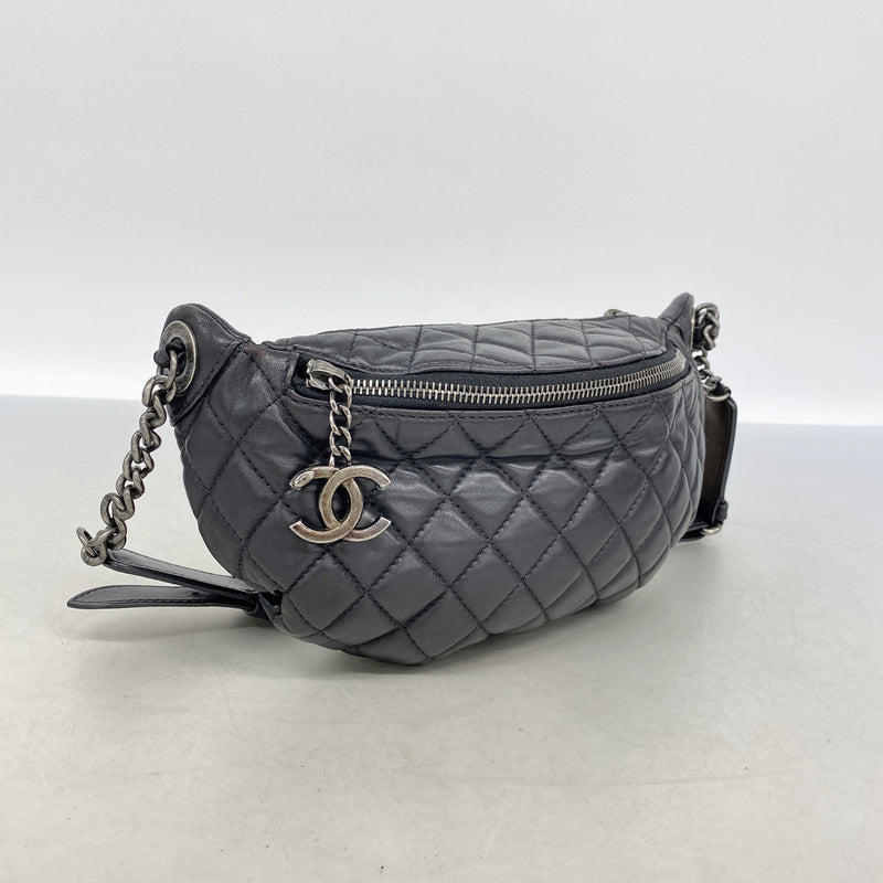 【6ie6834】シャネル ウエストバッグ マトラッセ ラムスキン ブラック シルバー金具【中古】レディース