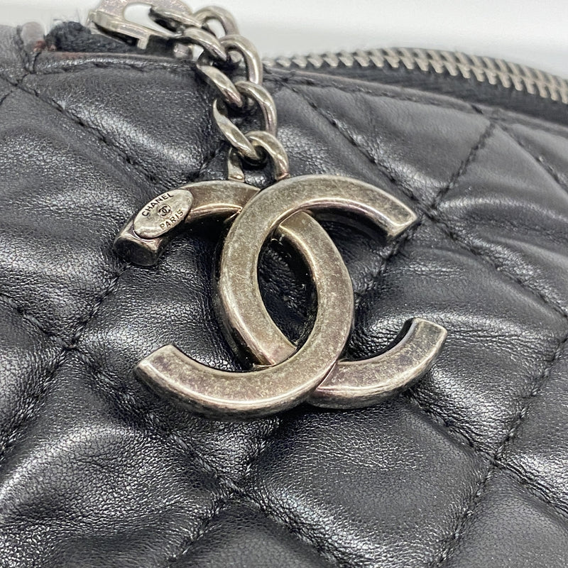 【6ie6834】シャネル ウエストバッグ マトラッセ ラムスキン ブラック シルバー金具【中古】レディース