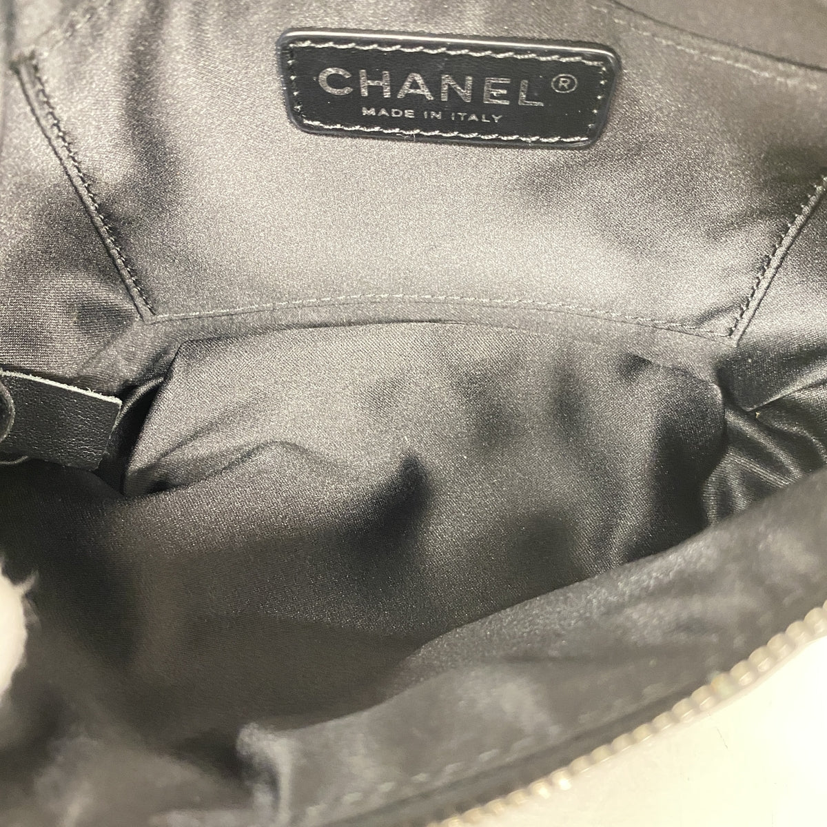 【6ie6834】シャネル ウエストバッグ マトラッセ ラムスキン ブラック シルバー金具【中古】レディース
