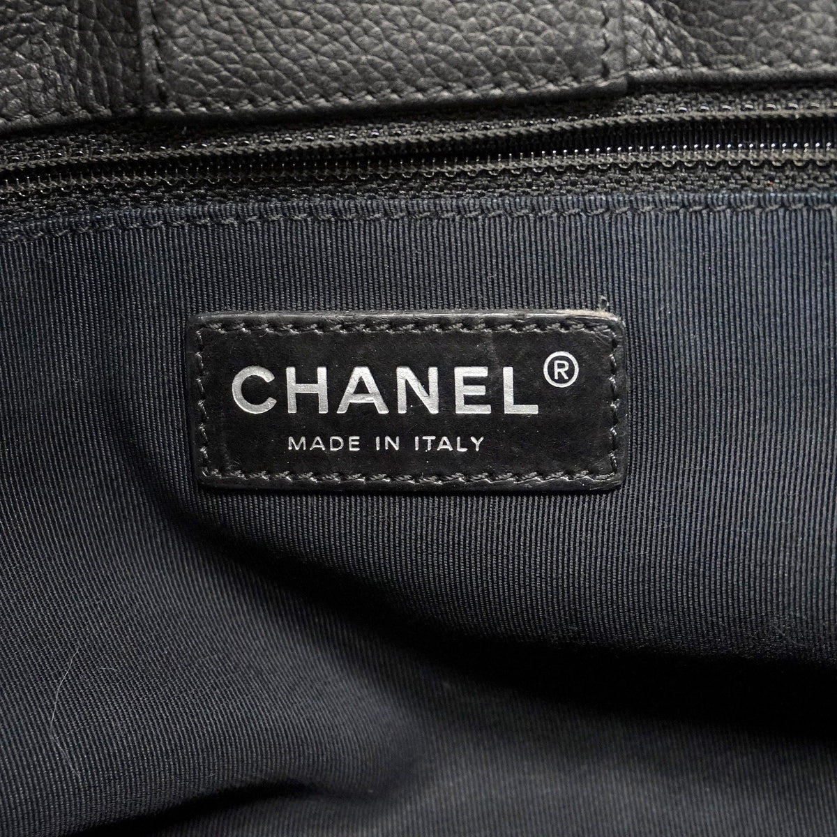 【6ie6852】シャネル トートバッグ エグゼクティブ キャビアスキン ブラック シルバー金具【中古】レディース