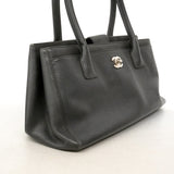 【6ie6852】シャネル トートバッグ エグゼクティブ キャビアスキン ブラック シルバー金具【中古】レディース