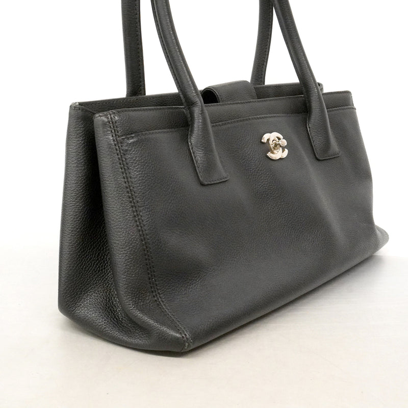 【6ie6852】シャネル トートバッグ エグゼクティブ キャビアスキン ブラック シルバー金具【中古】レディース