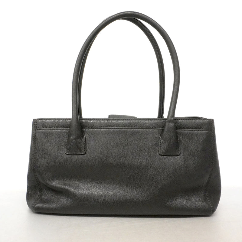 【6ie6852】シャネル トートバッグ エグゼクティブ キャビアスキン ブラック シルバー金具【中古】レディース