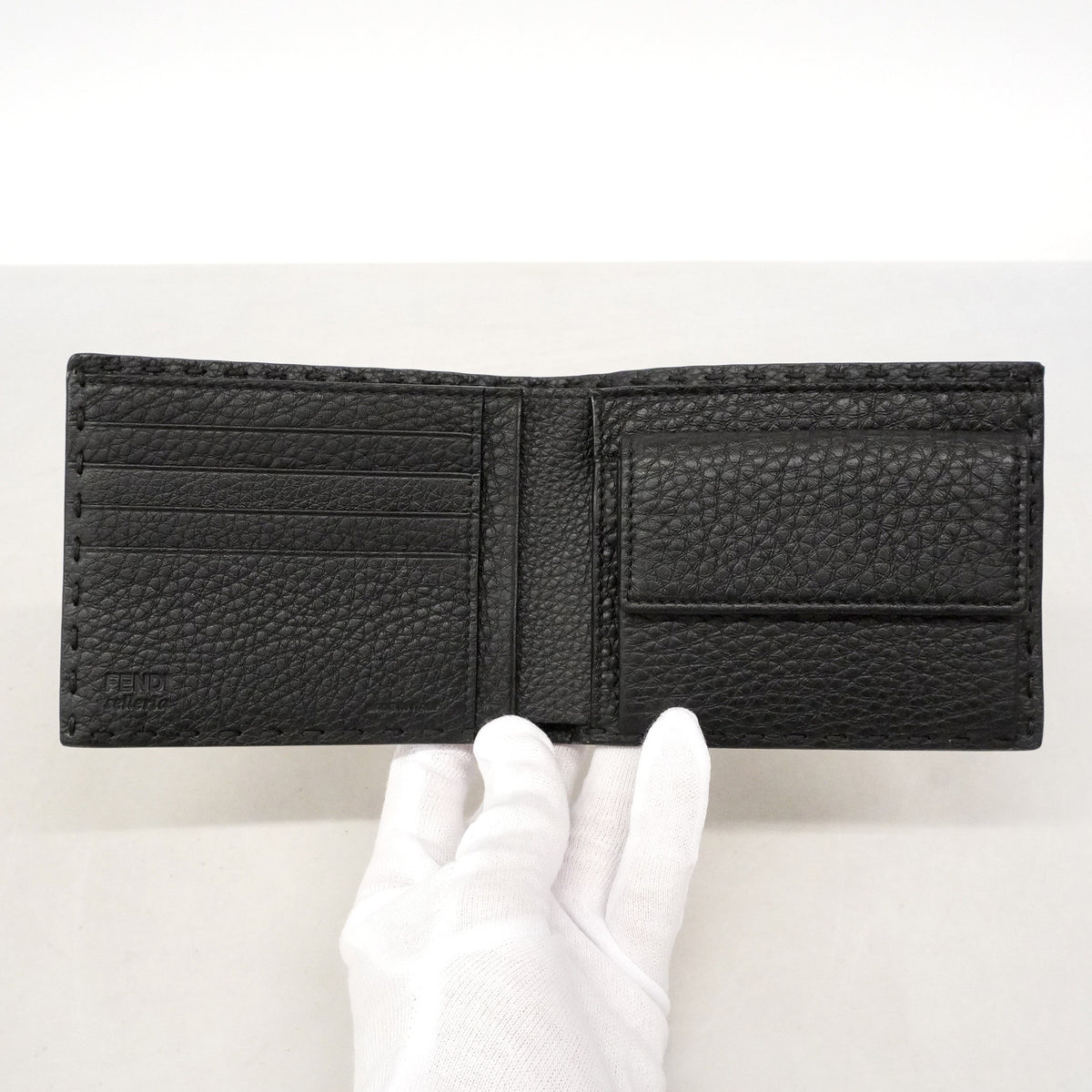 【6ie6870】フェンディ 財布 レザー ブラック シルバー金具【中古】メンズ