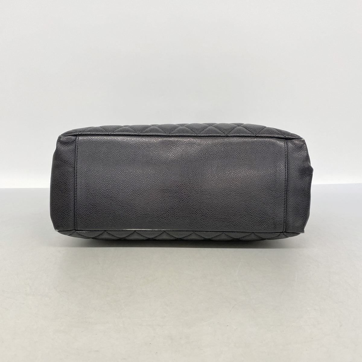 【6ie6872】シャネル チェーントート マトラッセ キャビアスキン ブラック シルバー金具【中古】レディース