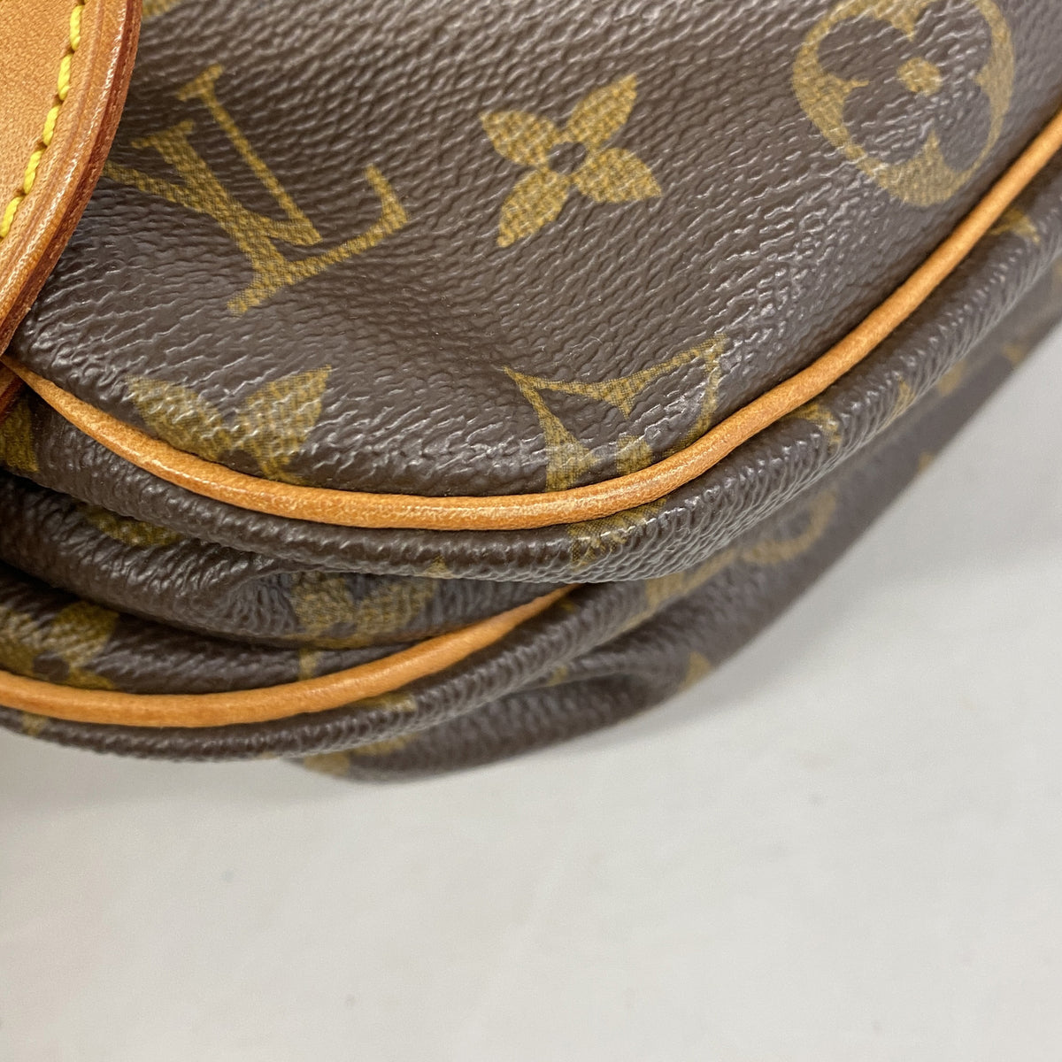 【6ie6886-h】ルイヴィトン ショルダーバッグ モノグラム ソミュール30 M42256 ブラウン【中古】レディース