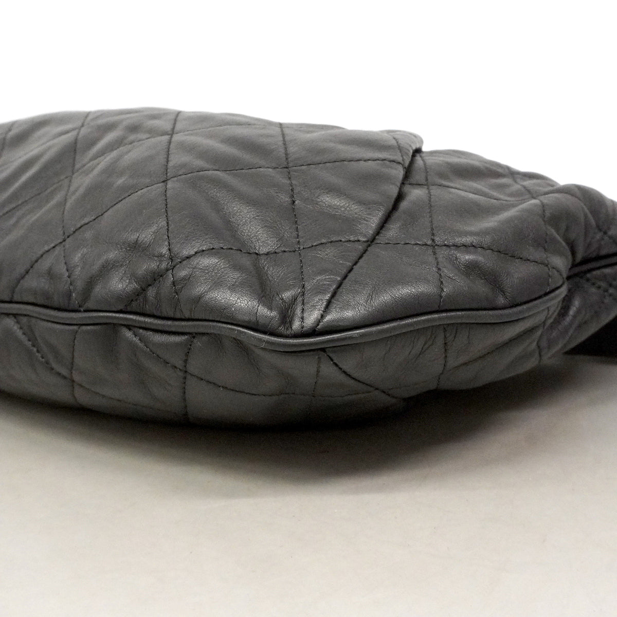 【6ie6901】シャネル ショルダーバッグ マトラッセ レザー ブラック シルバー金具【中古】レディース