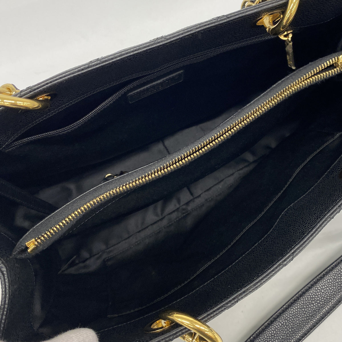【6ie6940】シャネル チェーントート マトラッセ キャビアスキン ブラック ゴールド金具【中古】レディース