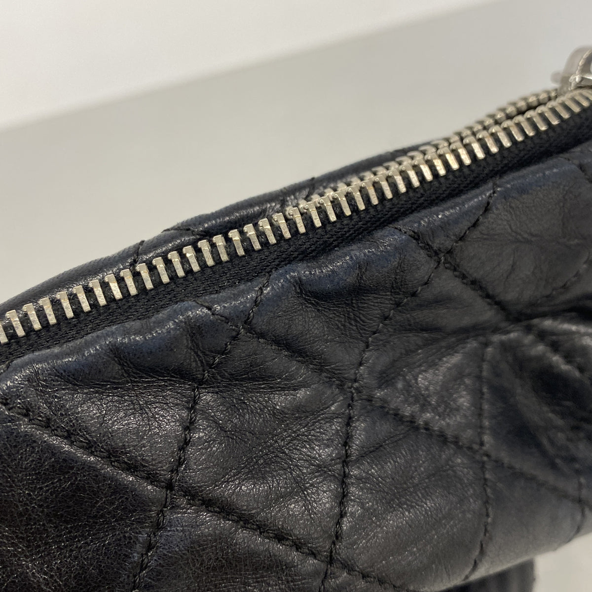 【6ie6942】シャネル ショルダーバッグ マトラッセ ラムスキン ブラック シルバー金具【中古】レディース
