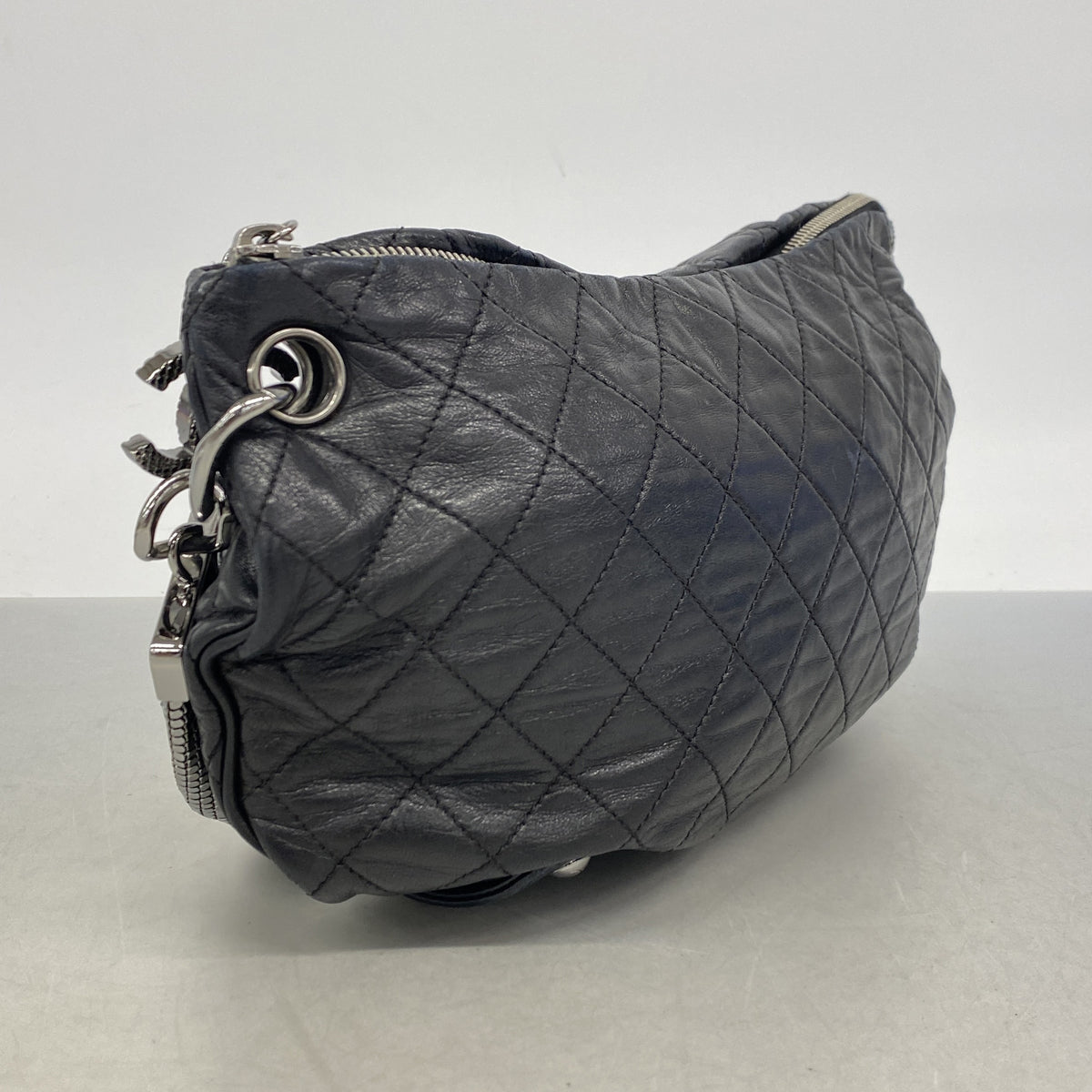 【6ie6942】シャネル ショルダーバッグ マトラッセ ラムスキン ブラック シルバー金具【中古】レディース
