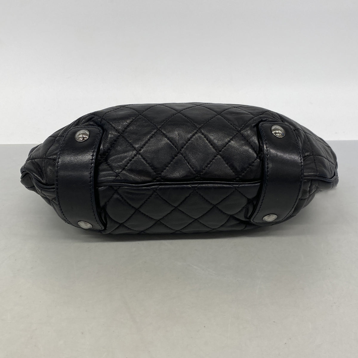 【6ie6942】シャネル ショルダーバッグ マトラッセ ラムスキン ブラック シルバー金具【中古】レディース