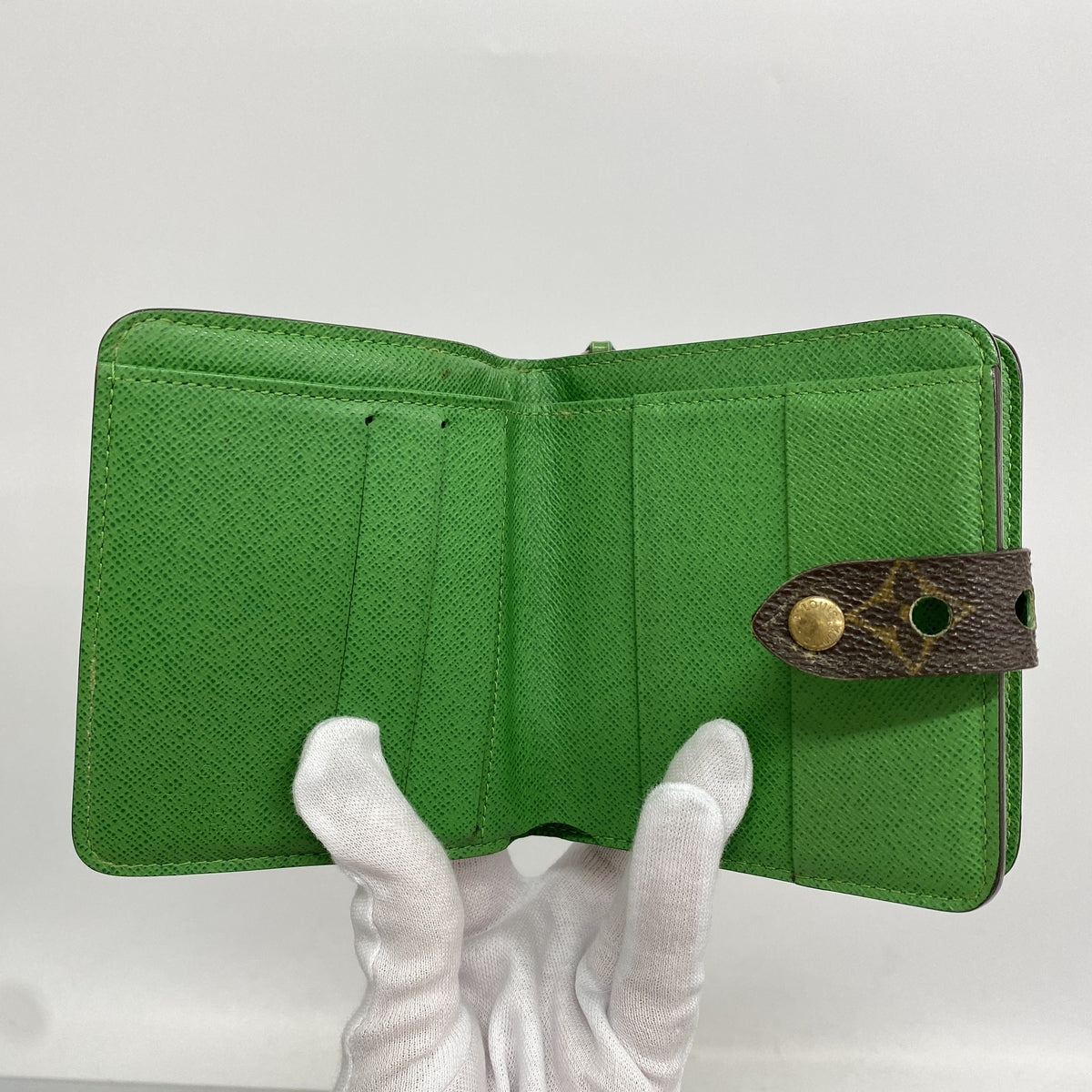 【6ie6956】ルイヴィトン 財布 モノグラム・ペルフォ コンパクトジップ M95218 ヴェール【中古】レディース