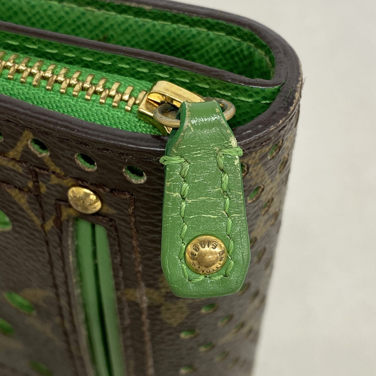 【6ie6956】ルイヴィトン 財布 モノグラム・ペルフォ コンパクトジップ M95218 ヴェール【中古】レディース