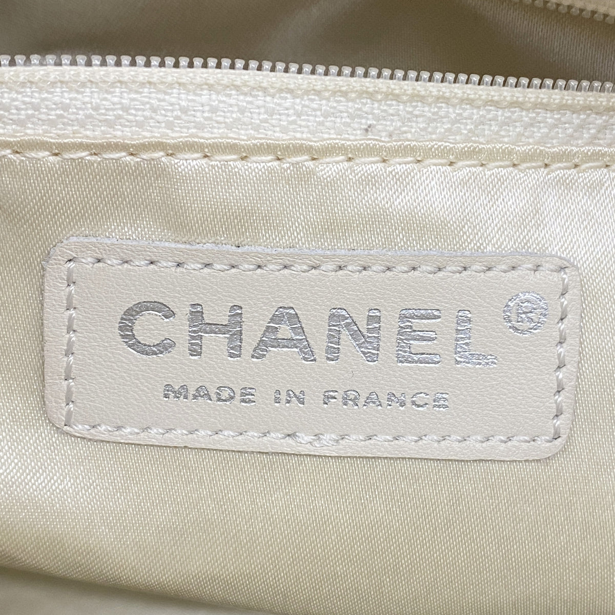 【6ie6958】シャネル ショルダーバッグ チェーンショルダー パンチング レザー アイボリー シルバー金具【中古】レディース