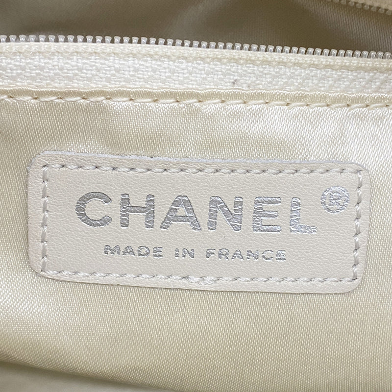 【6ie6958】シャネル ショルダーバッグ チェーンショルダー パンチング レザー アイボリー シルバー金具【中古】レディース