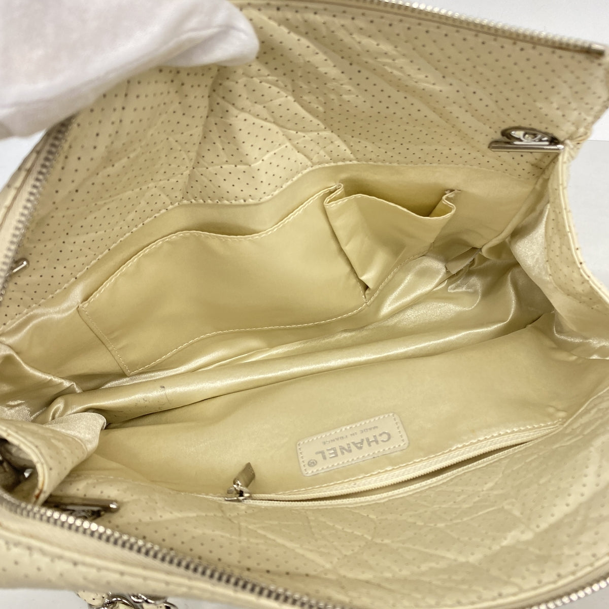 【6ie6958】シャネル ショルダーバッグ チェーンショルダー パンチング レザー アイボリー シルバー金具【中古】レディース