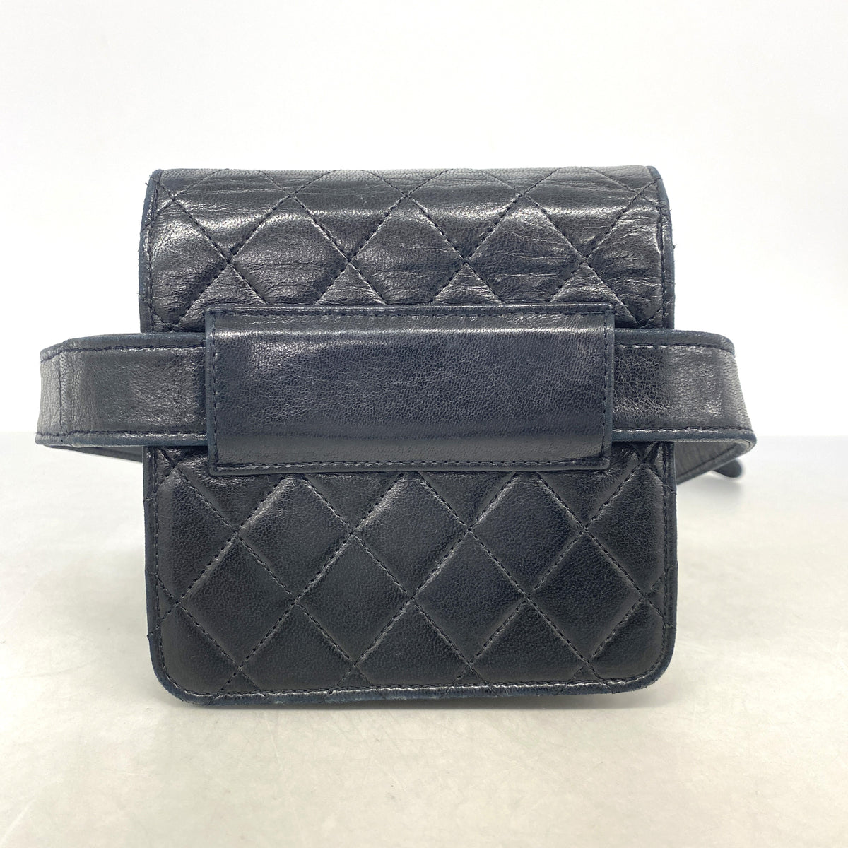 【6ie6960】シャネル ウエストバッグ マトラッセ ラムスキン ブラック ゴールド金具【中古】レディース
