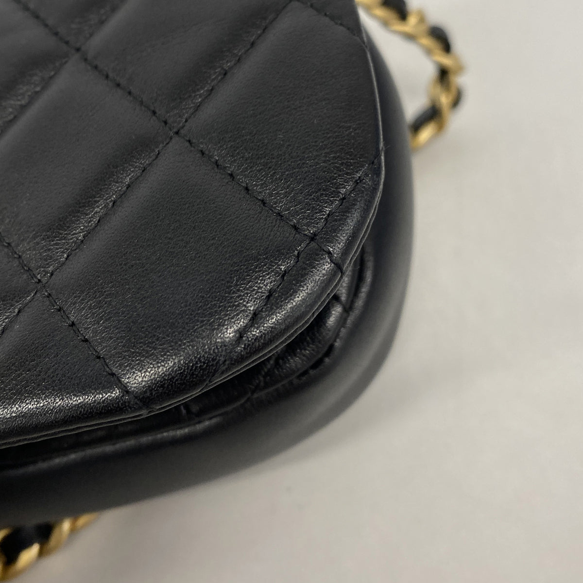 【6ie6988】シャネル ショルダーバッグ マトラッセ チェーンショルダー ラムスキン ブラック ゴールド金具【中古】レディース