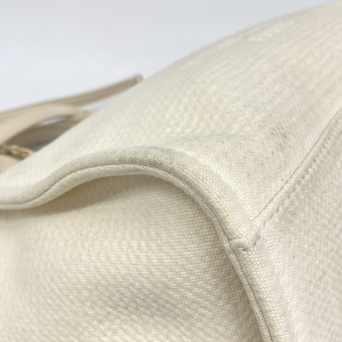【6ie6989】シャネル チェーントート ドーヴィル キャンバス ホワイト シャンパンゴールド金具 2wayバッグ【中古】レディース