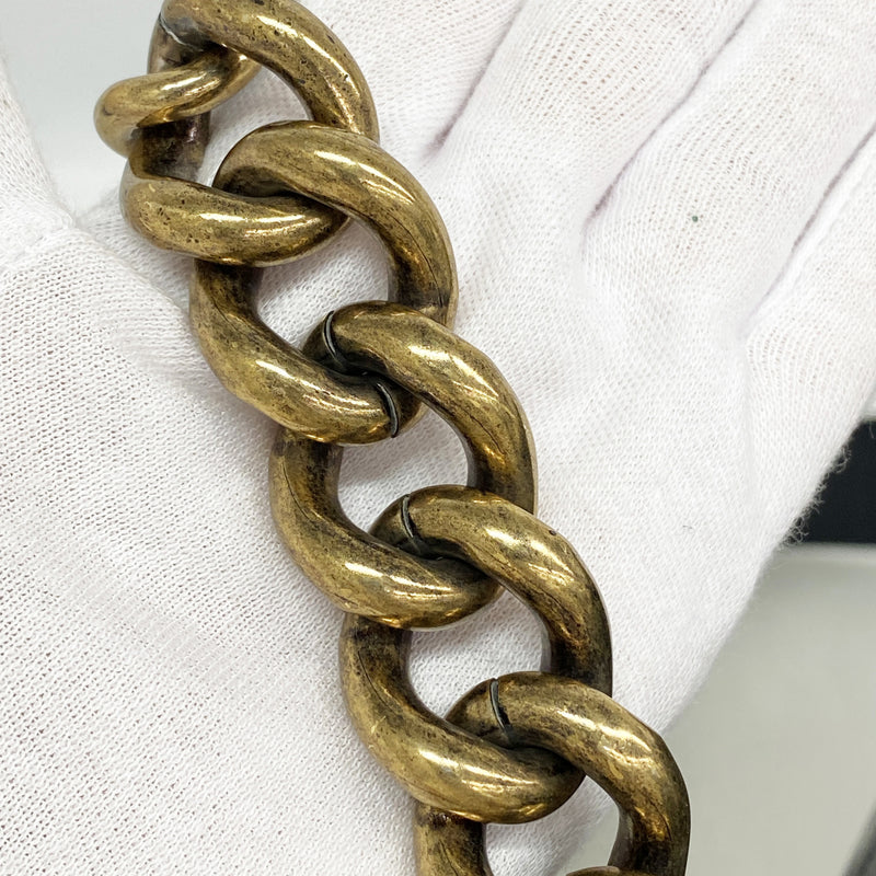 【6ie7061】シャネル ショルダーバッグ マトラッセ チェーンショルダー キャビアスキン ブラック ゴールド金具【中古】レディース