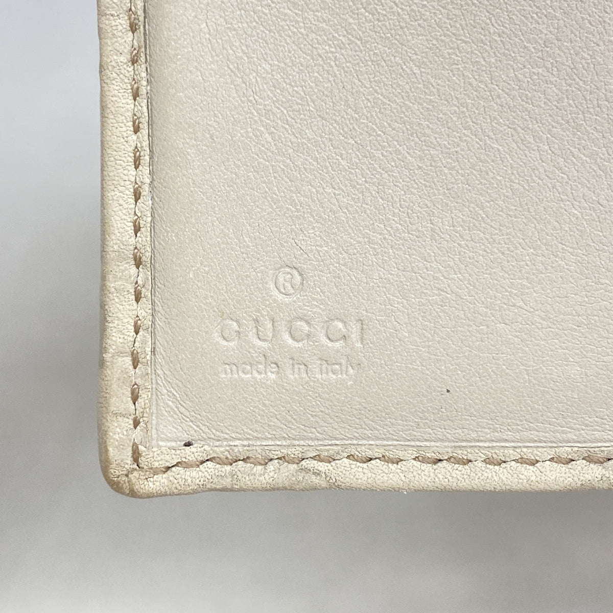 【6ie7070】グッチ 財布 グッチシマ 233022 レザー アイボリー シルバー金具【中古】レディース