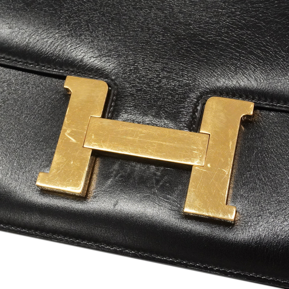 【6ie7133】エルメス ショルダーバッグ コンスタンス23 ボックスカーフ ブラック ゴールド金具 〇P刻印【中古】レディース