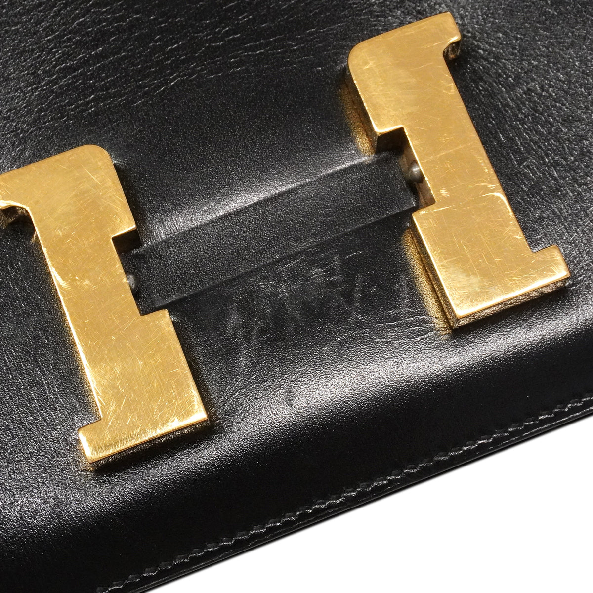 【6ie7133】エルメス ショルダーバッグ コンスタンス23 ボックスカーフ ブラック ゴールド金具 〇P刻印【中古】レディース