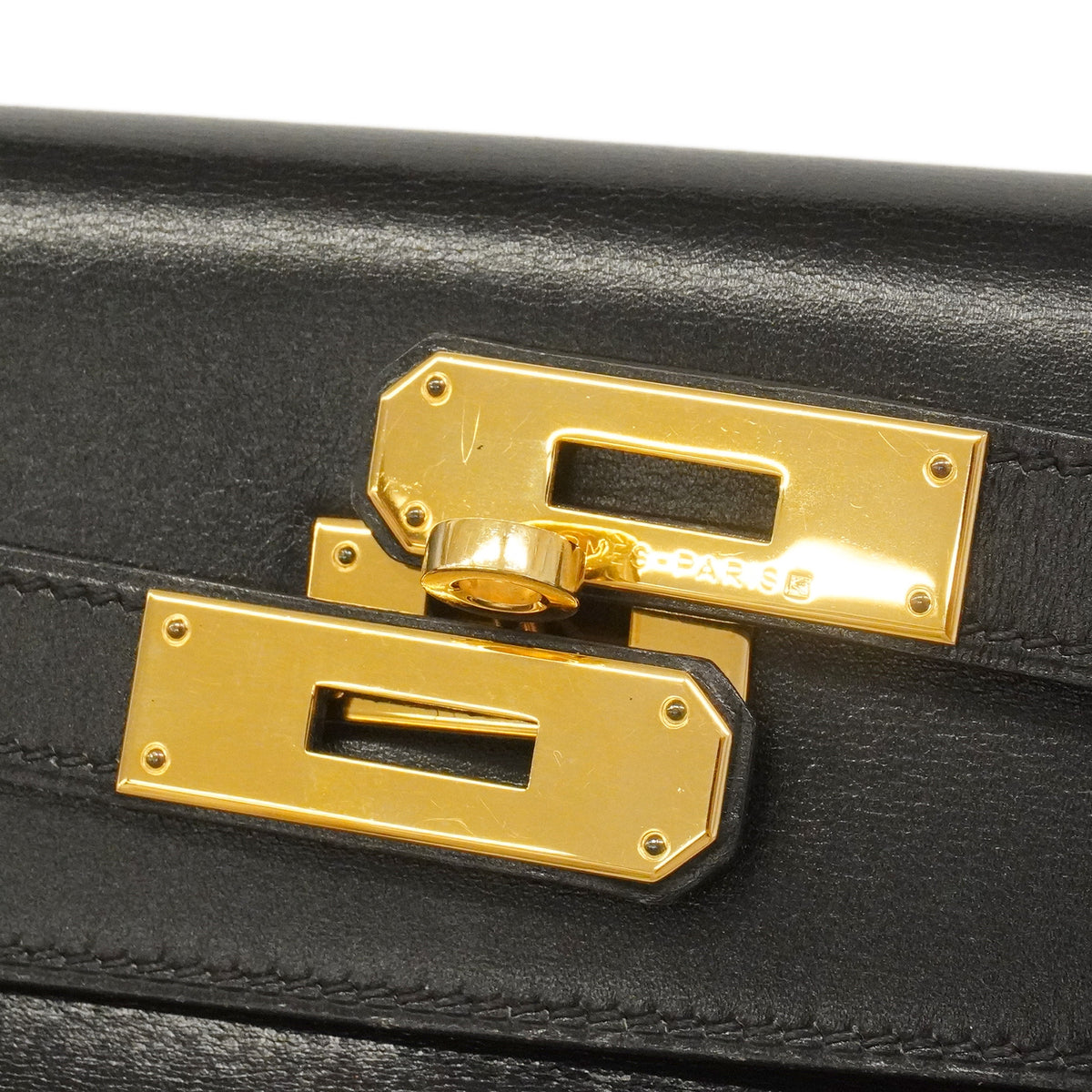 【6ie7162】エルメス ハンドバッグ ケリー32 ボックスカーフ ブラック ゴールド金具 □D刻印 2wayバッグ【中古】レディース
