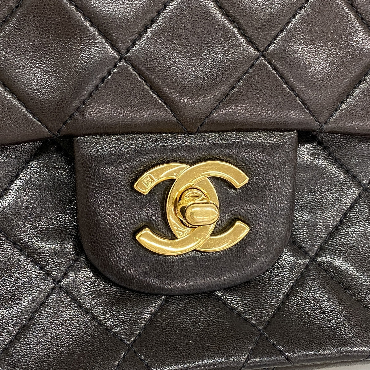 【6ie7172】シャネル ショルダーバッグ マトラッセ Wフラップ Wチェーン ラムスキン ブラック ゴールド金具【中古】レディース