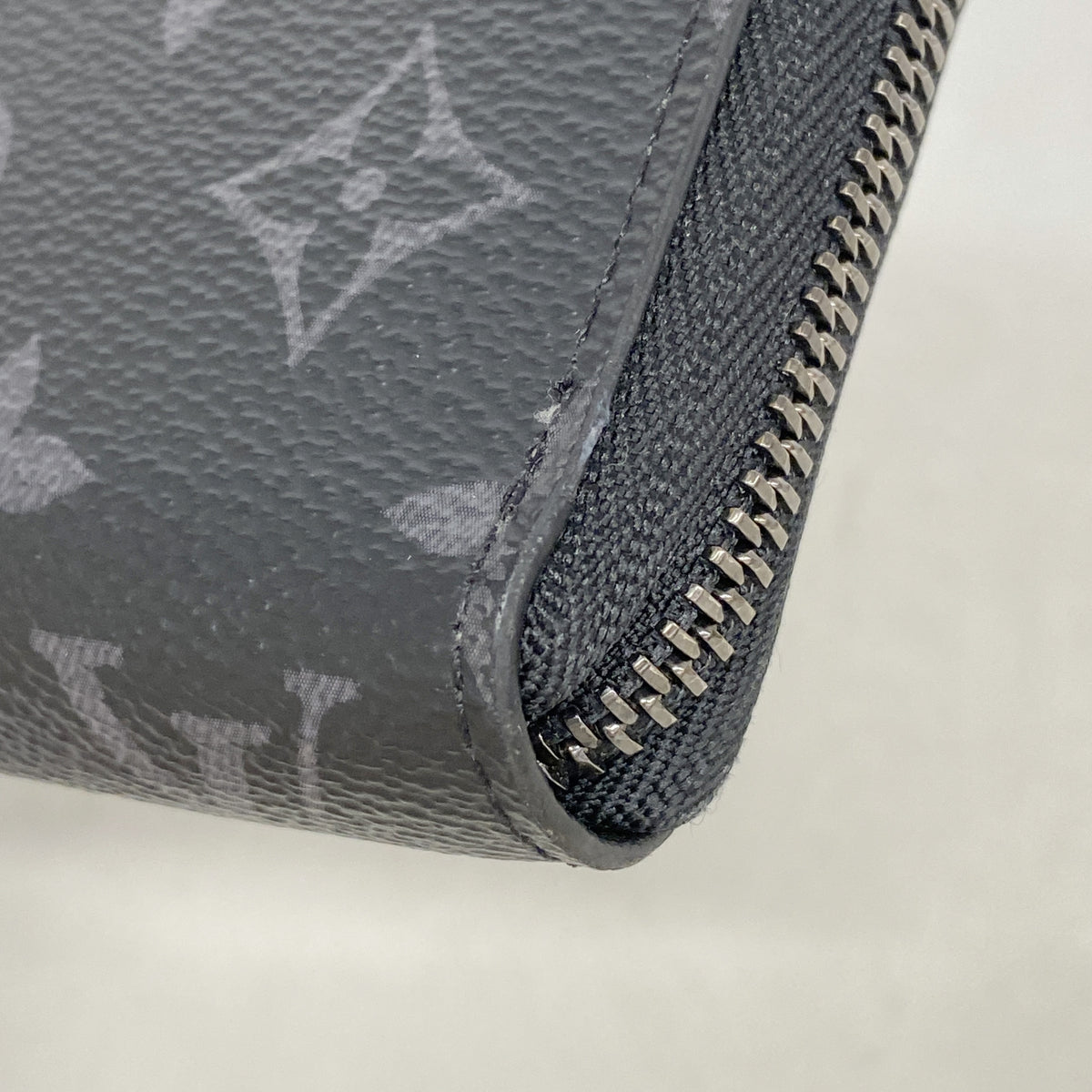 【6ie7179】ルイヴィトン 長財布 モノグラム・エクリプス ジッピーウォレットホリゾンタル M11611 ブラック【中古】メンズ