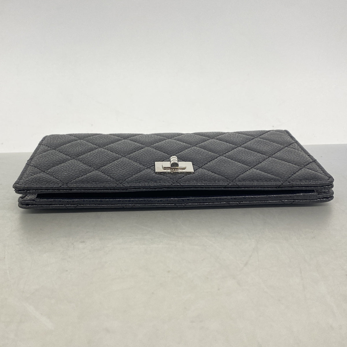 【6ie7207】シャネル 長財布 2.55 キャビアスキン ブラック シルバー金具【中古】レディース