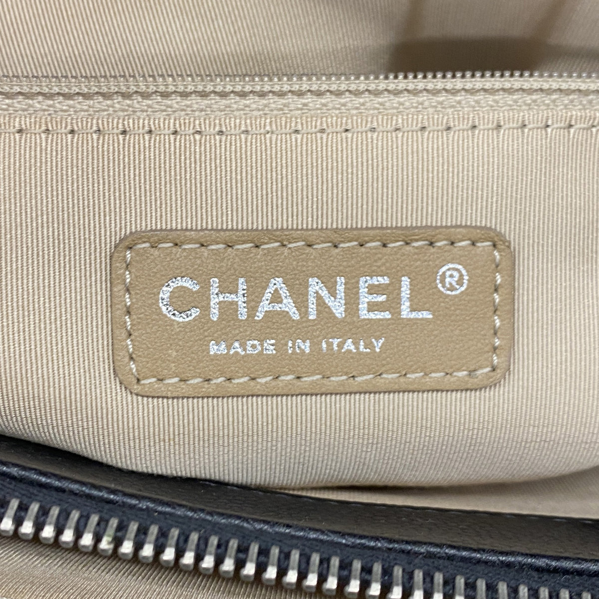 【6ie7222】シャネル チェーントート マトラッセ キャビアスキン ブラック シルバー金具【中古】レディース