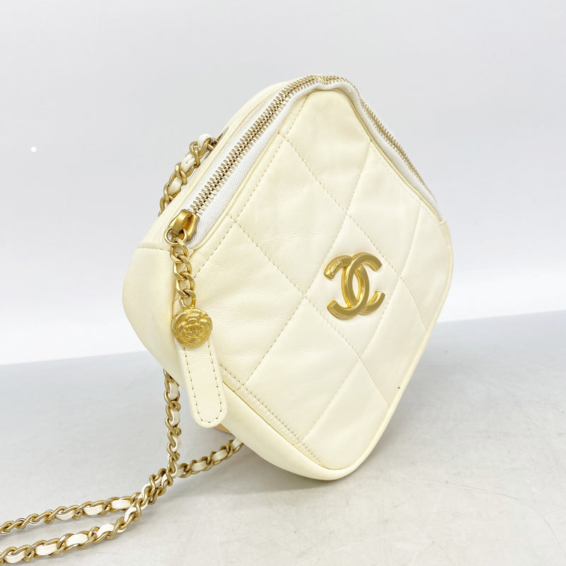 【6ie7242】シャネル ショルダーバッグ マトラッセ チェーンショルダー ラムスキン ホワイト ゴールド金具【中古】レディース