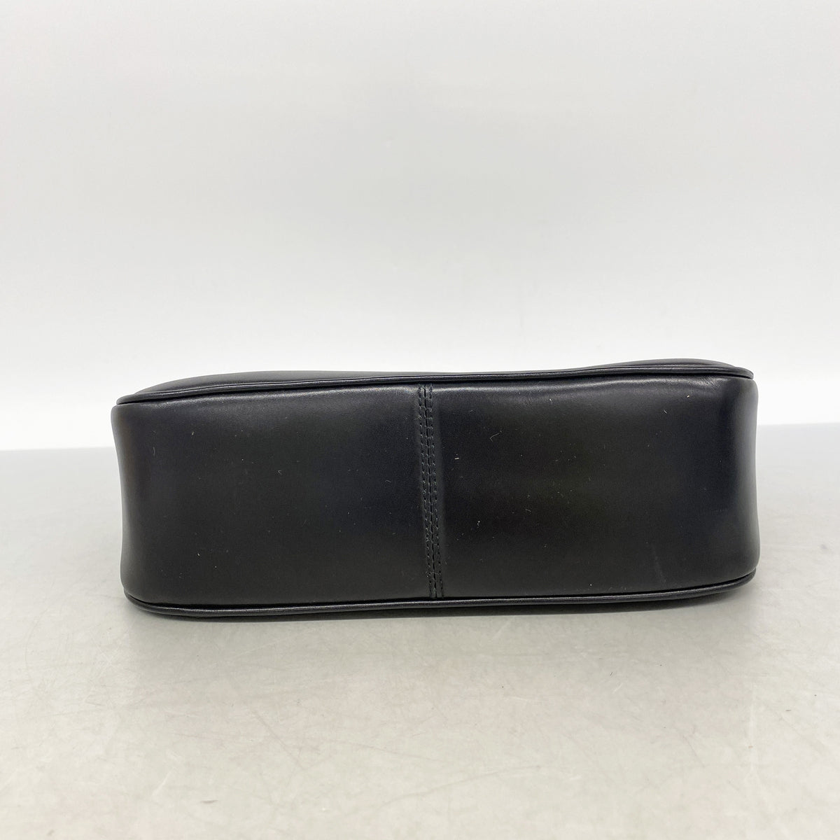 【6ie7244】サルヴァトーレフェラガモ ショルダーバッグ ヴァラ レザー ブラック ゴールド金具【中古】レディース