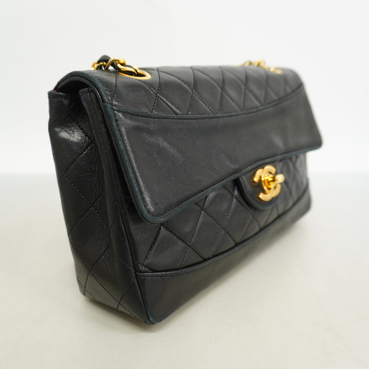【6ie7261】シャネル ショルダーバッグ マトラッセ Wチェーン ラムスキン ブラック ゴールド金具【中古】レディース