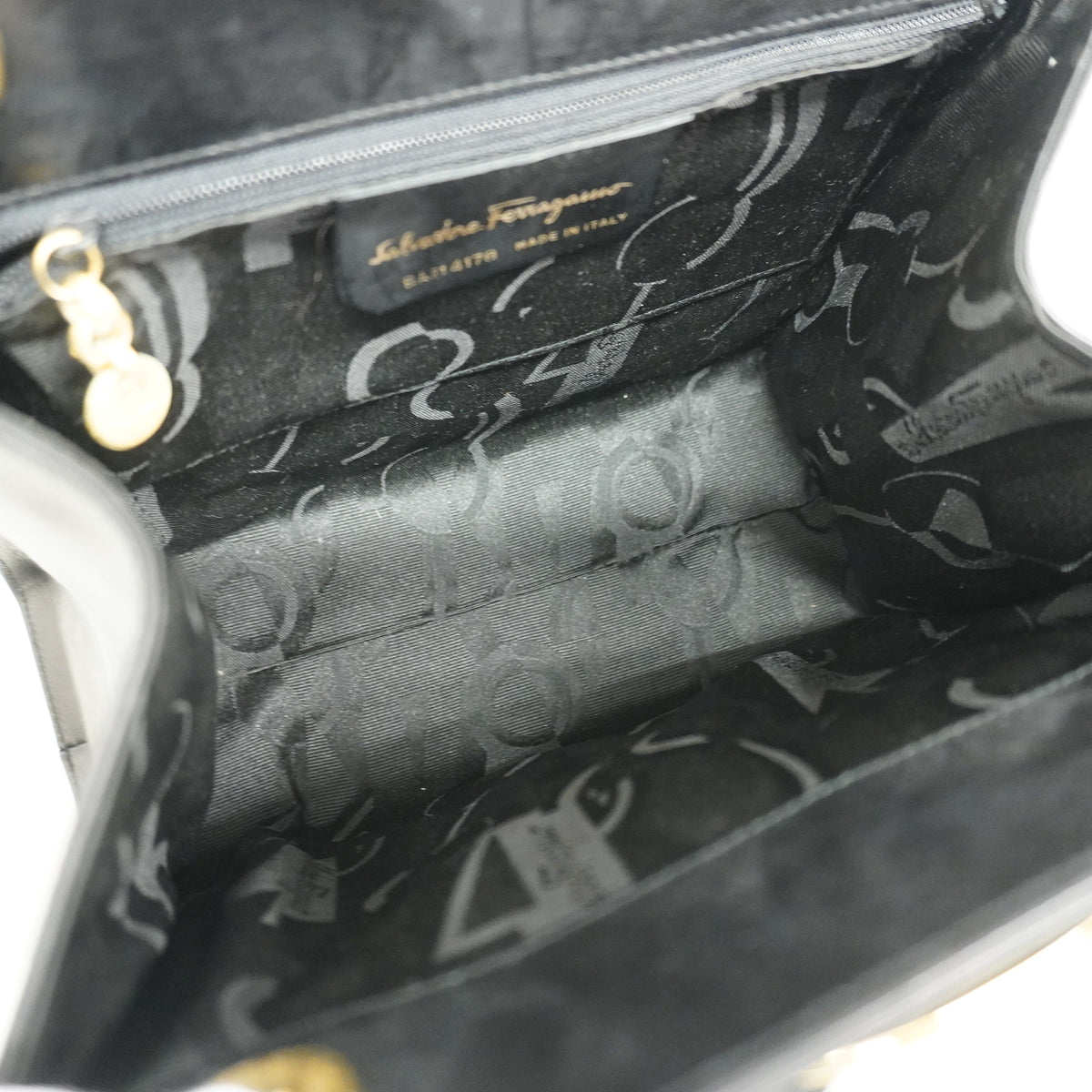 【6ie7277】サルヴァトーレフェラガモ ハンドバッグ ヴァラ レザー ブラック ゴールド金具 2wayバッグ【中古】レディース