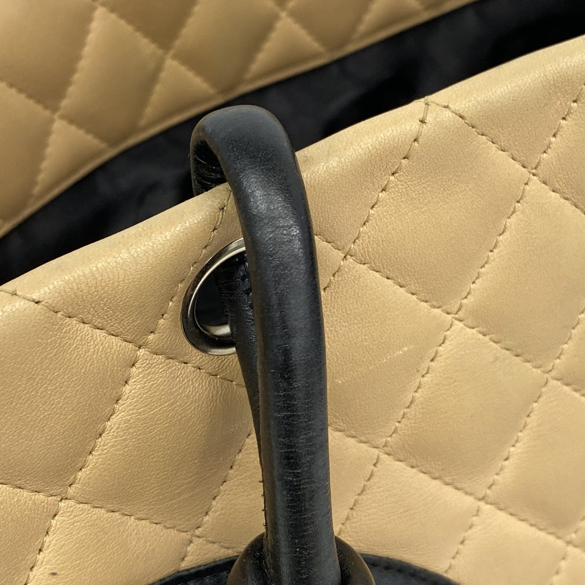 【6ie7341-h】シャネル トートバッグ カンボン ラムスキン ベージュ ブラック シルバー金具【中古】レディース