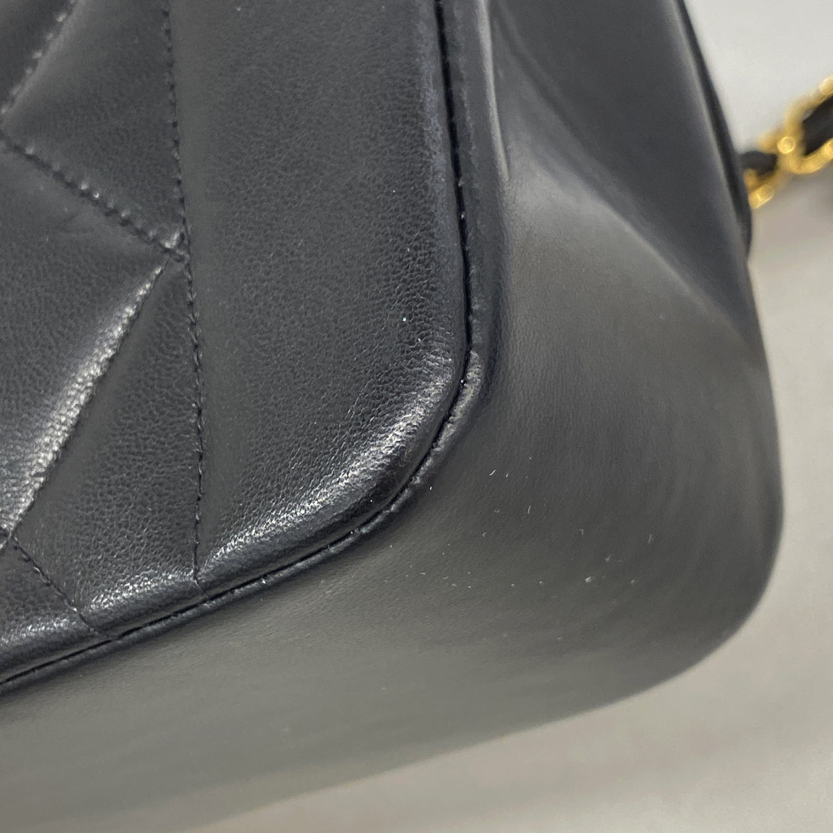 【6ie7342-h】シャネル ショルダーバッグ ダイアナ チェーンショルダー ラムスキン ブラック ゴールド金具【中古】レディース